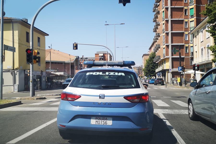 Modena, ruba un portafoglio dagli armadietti dell’ospedale e fa acquisti con la carta di credito