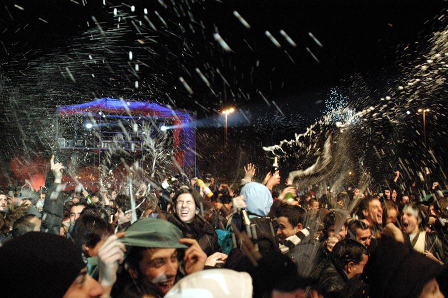 Raccontate il vostro Capodanno sulla Nuova: inviateci foto e video via Whatsapp