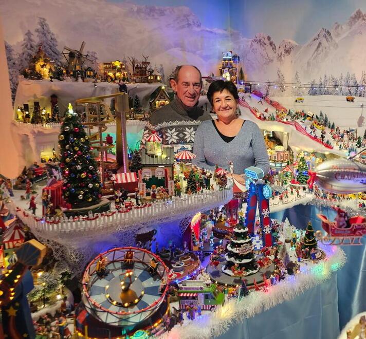 Livorno, Sabrina e il villaggio di Natale nel salotto di casa