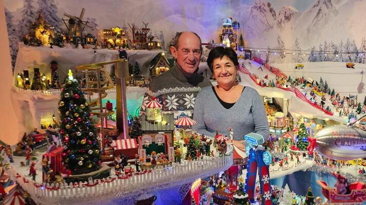 Livorno, Sabrina e il villaggio di Natale nel salotto di casa