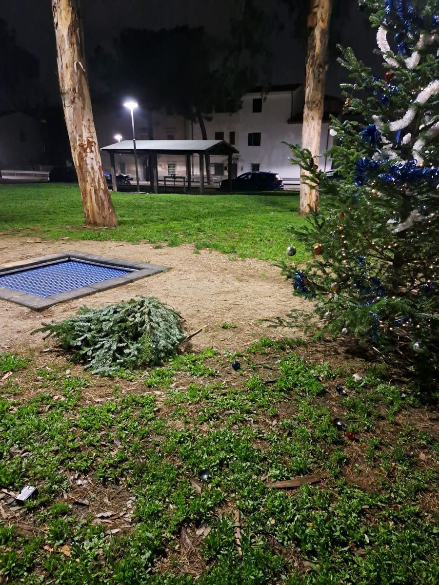 Pisa, vandalizzato il parco giochi realizzato in memoria di un ragazzo morto a 26 anni