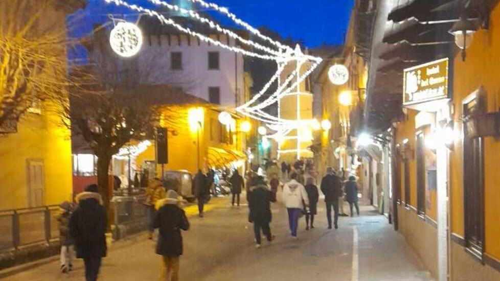 Modena, senza neve crollo di turismo natalizio nei paesi dell'Appennino: «Siamo a -50%, aiutate i negozi o chiuderanno»