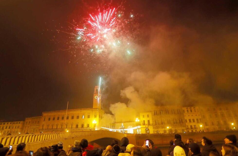 Pisa, a Capodanno vietati nel centro storico petardi e contenitori di vetro