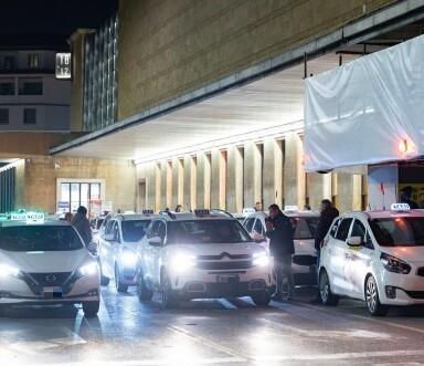 Taxi, a Firenze dal 2024 le tariffe aumentano del 10%: e a maggio altro rincaro<br>

