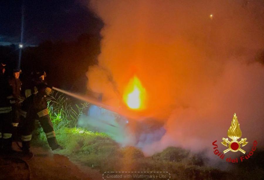 Olbia, incendio a Pittulongu distrugge un’auto