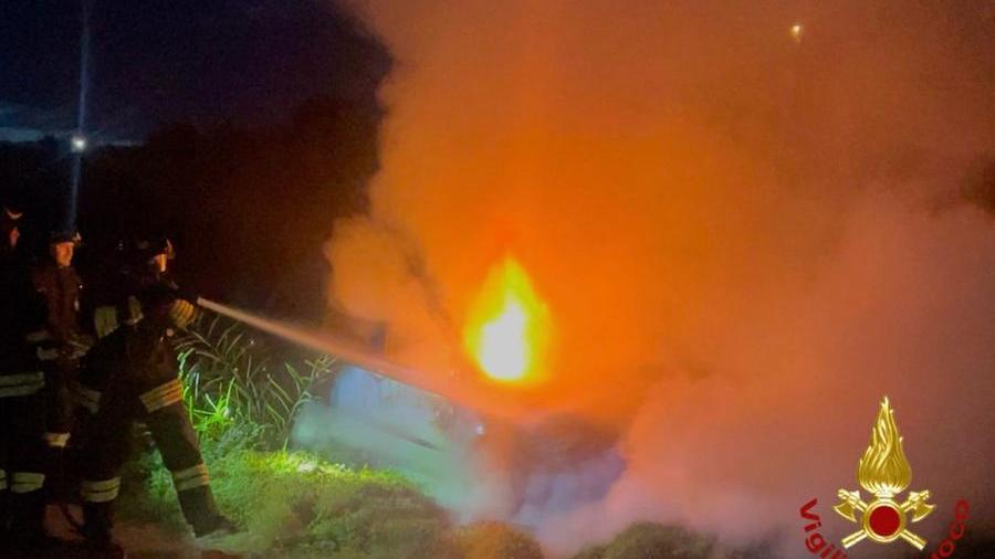 Olbia, incendio a Pittulongu distrugge un’auto