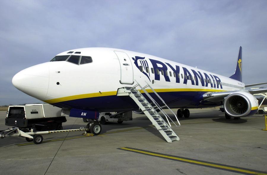 Aeroporto di Alghero, in vendita i biglietti per i voli estivi Ryanair