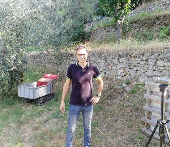 
	Dimitri Zinetti tra gli ulivi del monti pisani


