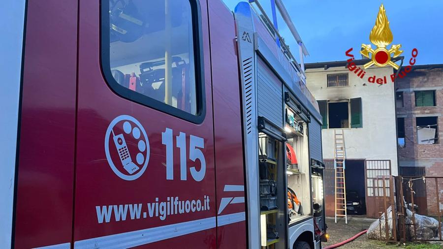 Montale, incendio in una casa: distrutta la cucina