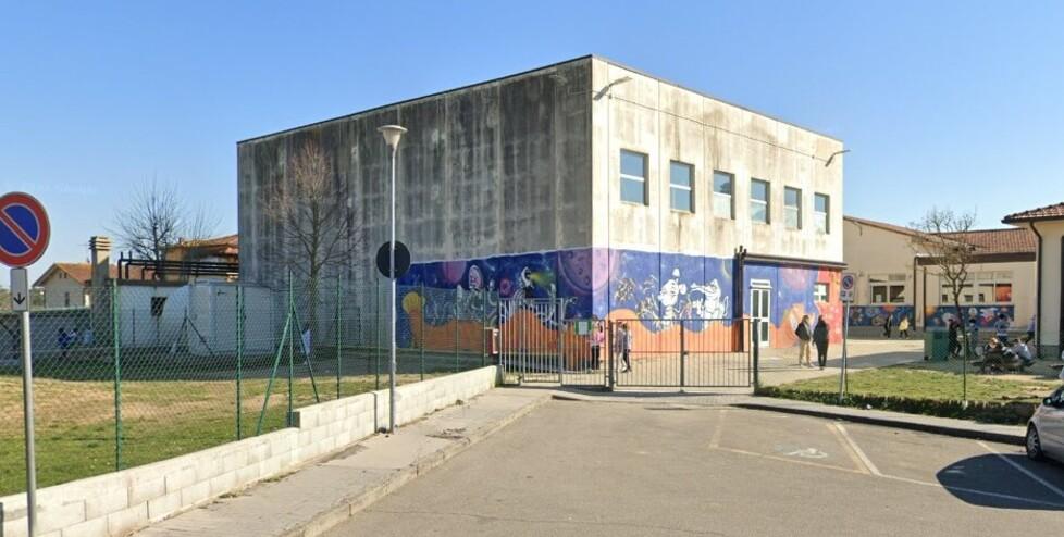 L’esterno della palestra del Romito a Pontedera
