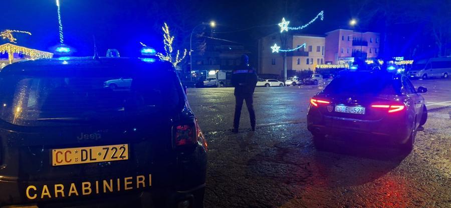 Un uomo ferito a una mano dallo scoppio di un petardo