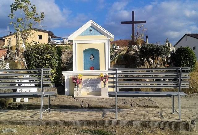 
	Il tabernacolo della Madonnina del Guado a Narnali, danneggiato dai vandali

