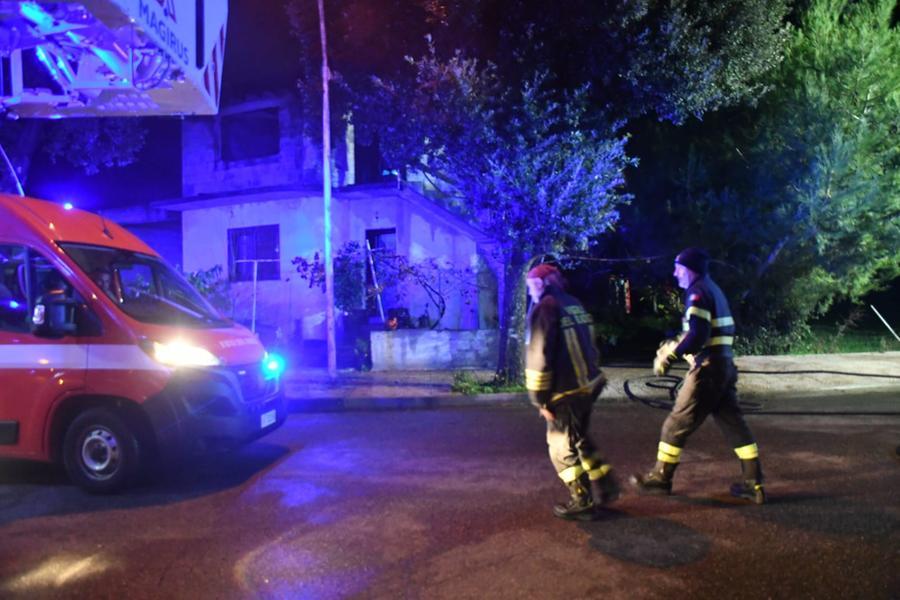 
	L'intervento dei vigili del fuoco a Siamanna

