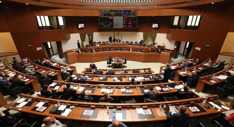 Regionali, da una lista all’altra in cinque anni: i consiglieri trasformisti sono quasi la metà 