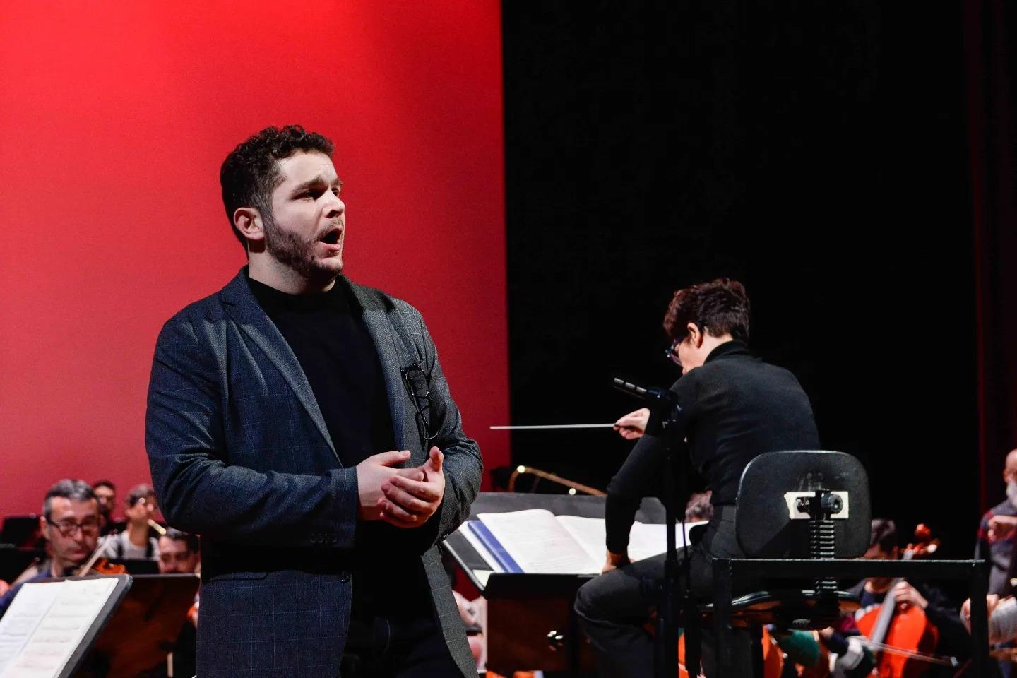 Sassari, l'anno nuovo accolto sulle note di Puccini: teatro gremito e tanti applausi