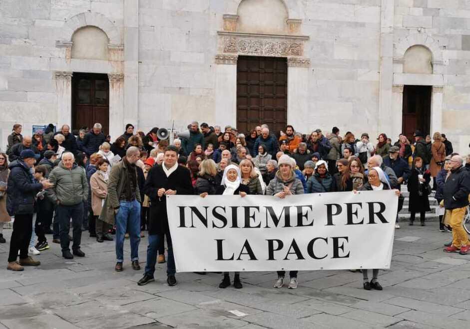 Lucca, tra Tolstoj e intelligenza artificiale tutti in marcia per chiedere la pace<br>
