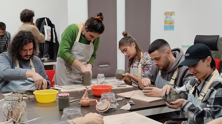 Uno spazio di coworking ad Aggius: «Lavoro e creatività condivisi tra computer, scrivanie e wi fi»