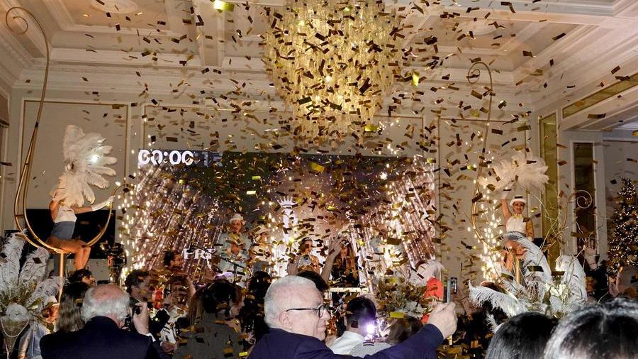 Capodanno al Principe di Piemonte: gli applausi a Ornella Vanoni, la cena-spettacolo e la lista di attesa per gli ospiti