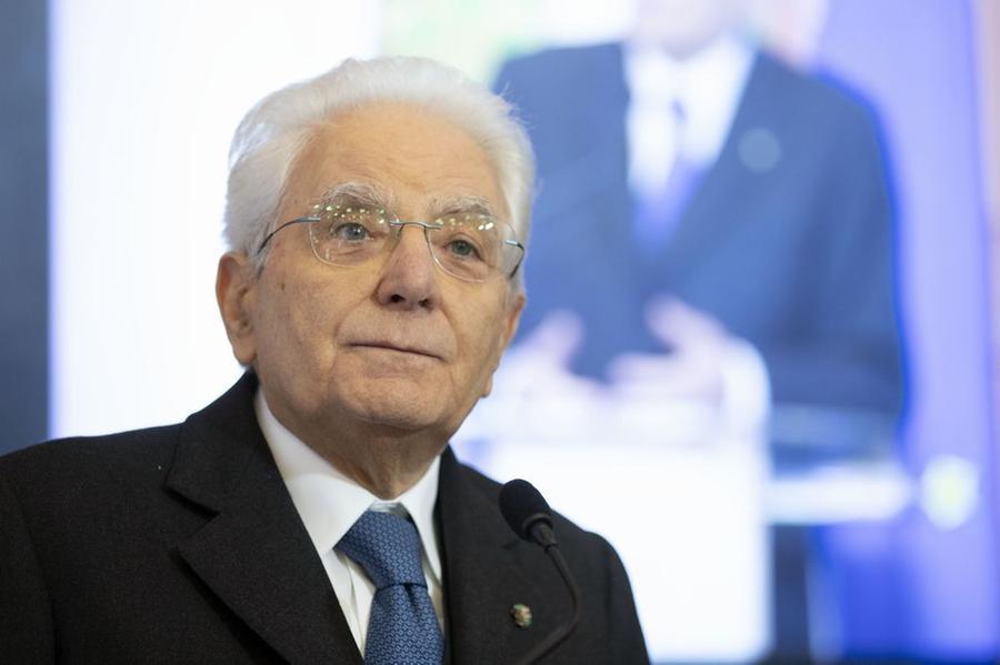 Ddl Concorrenza, Mattarella: perplessità sulle proroghe per ambulanti e balneari