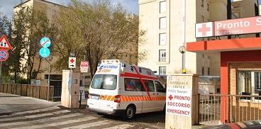 Castelsardo, picchia il padre davanti a casa e lo fa finire all’ospedale: denunciato un 41enne