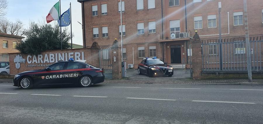 Lido Spina, maxi rissa davanti a un locale notturno: due arresti e una denuncia