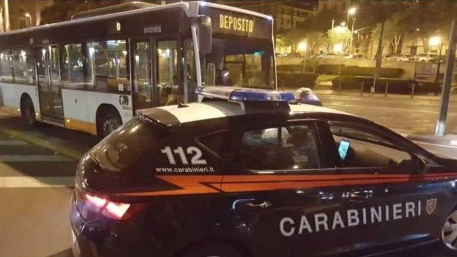 Ubriaco e con una pistola giocattolo modificata semina il terrore sul bus Assemini-Cagliari