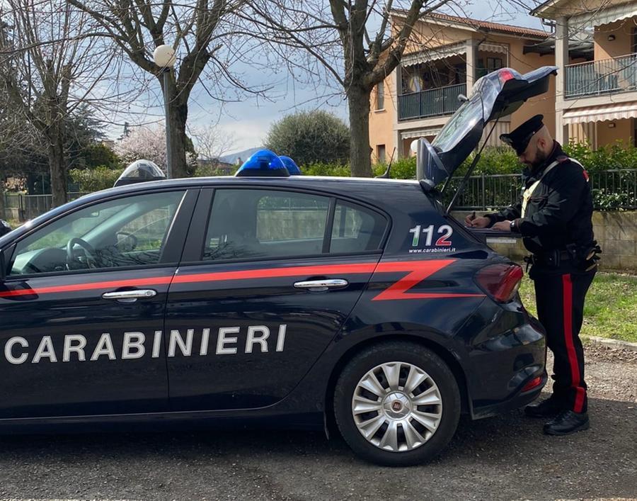 Cede crack ed eroina a un cliente in via Cafiero, arrestato
