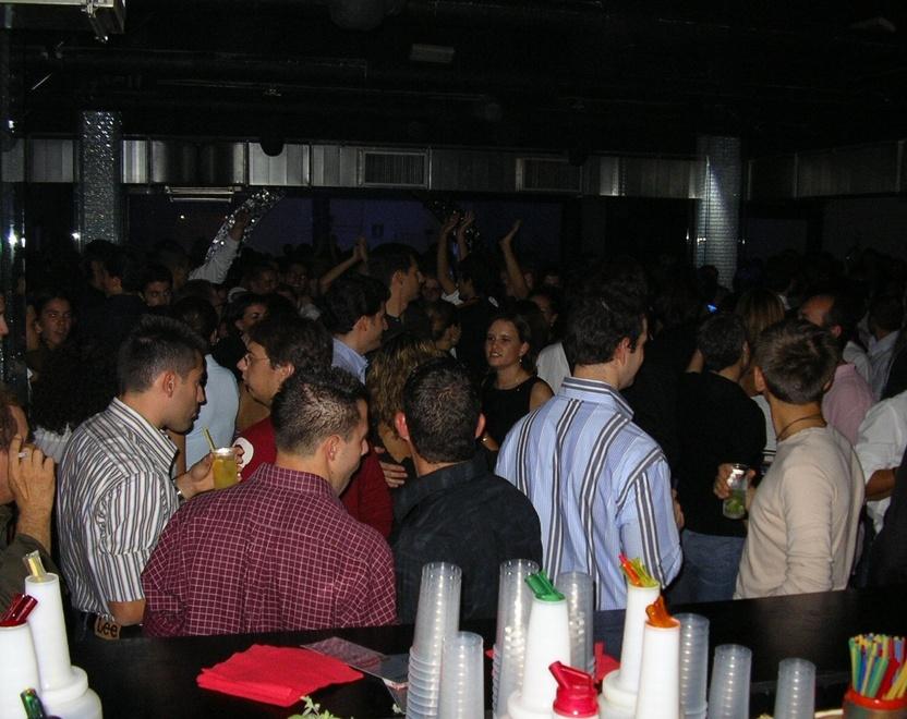 Ferrara, festa di San Silvestro nel mirino: «Folla, dj 17enne e niente casse»