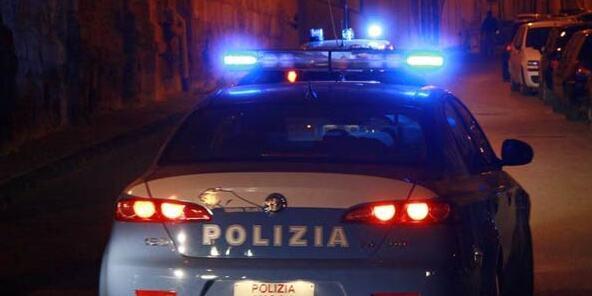 In via Milano è intervenuta venerdì sera una volante della polizia