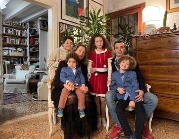 Raffaella Battella con la sua famiglia