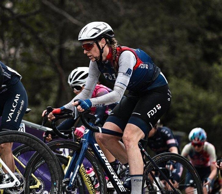 Vittoria Guazzini impegnata in una competizione su strada