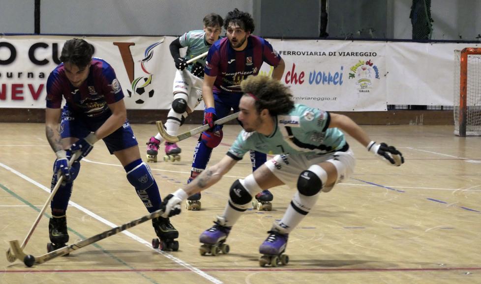 Un’azione della partita di Coppa Italia tra Cgc e Rotellistica Camaiore