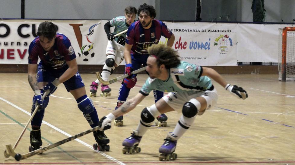 Un’azione della partita di Coppa Italia tra Cgc e Rotellistica Camaiore