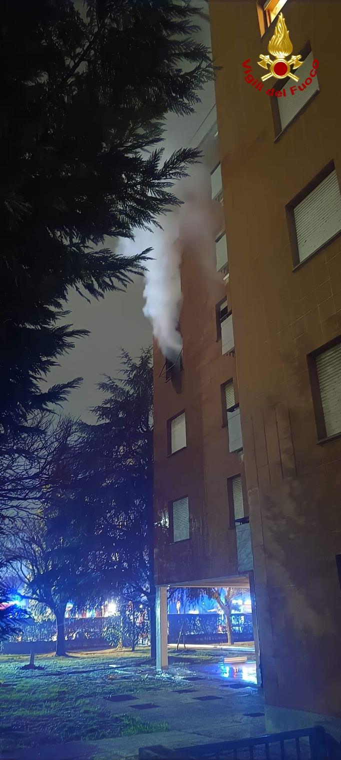 Paura a Mirandola, fiamme in un appartamento