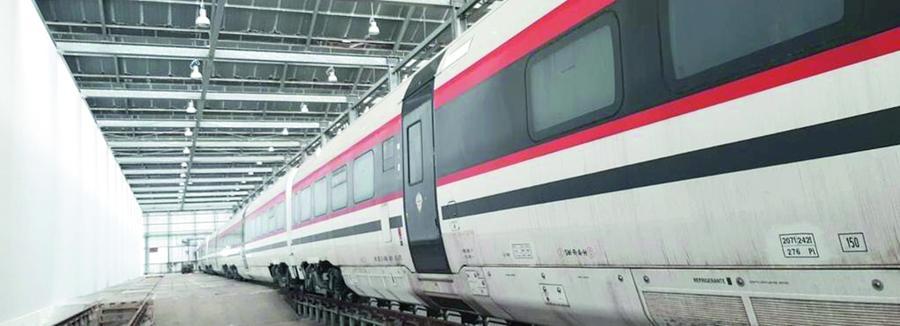 Il pendolino mai usato ammuffisce in un capannone