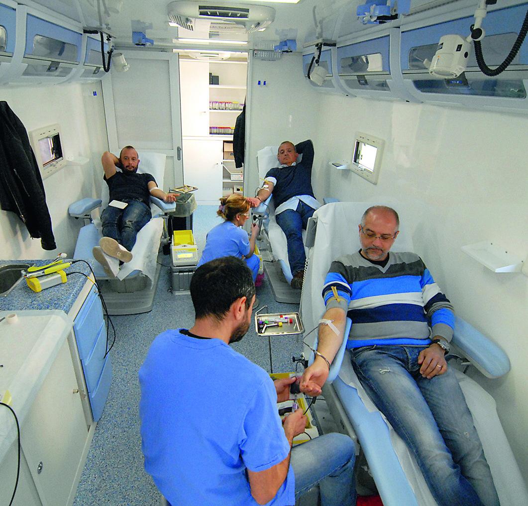 Donatori di sangue in una emoteca