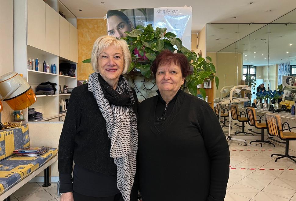 Loredana (a sinistra) e Lorena Bagnoli: per 57 anni hanno guidato “Immagine donna”, storica attività di via Trieste a Certaldo