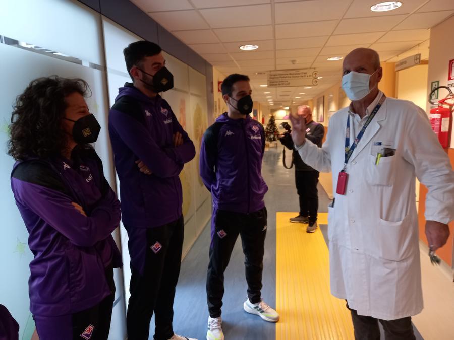 
	Pietro Terracciano e Giacomo Bonaventura col primario del reparto

