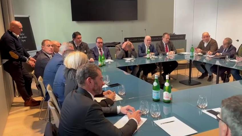 Alta tensione nel centrodestra: chiuso in conclave da 9 ore ma non c’è accordo sul nome del candidato governatore