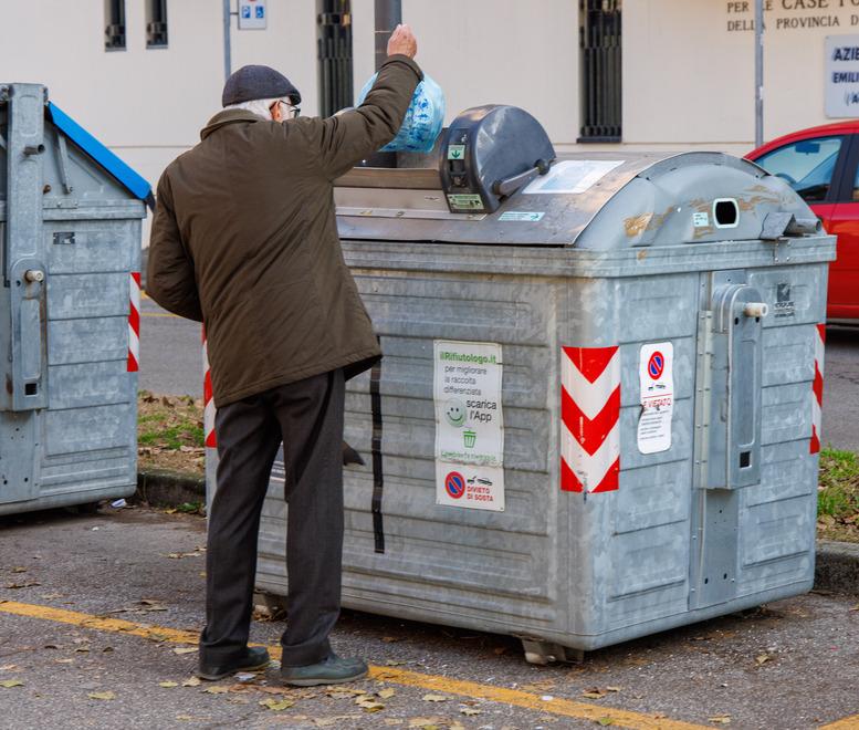 Ferrara, raccolta rifiuti tra le più care e la “differenziata” si riduce