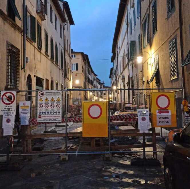 Lucca, via della Zecca chiusa fino a febbraio