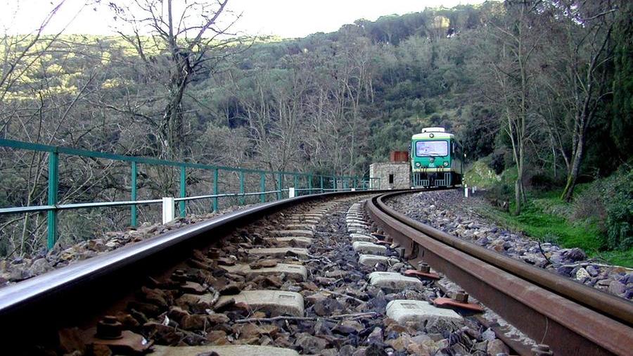 Stop ai collegamenti ferroviari tra Macomer e Chilivani per 4 mesi: isola tagliata in due