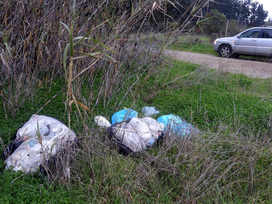 
	Rifiuti nelle campagne attorno a Oristano

