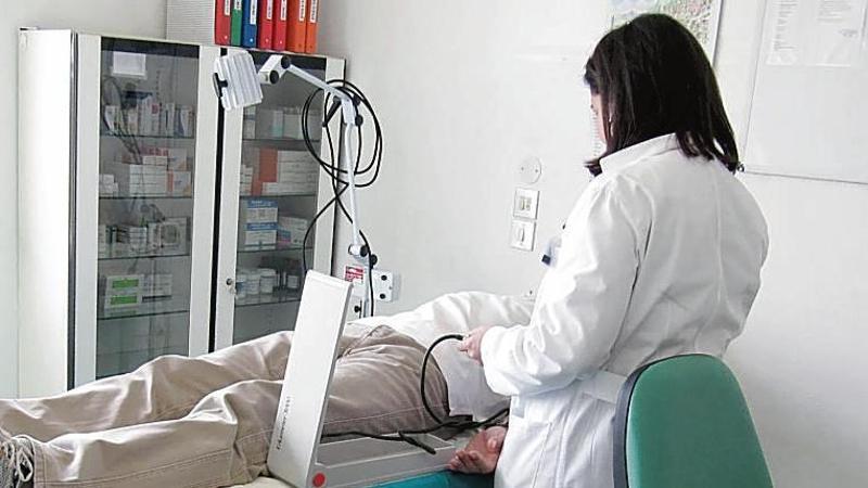 Bagni di Lucca, la visita diventa un calvario: «Niente guardia medica di zona, avrei dovuto portare mia madre ad Altopascio»