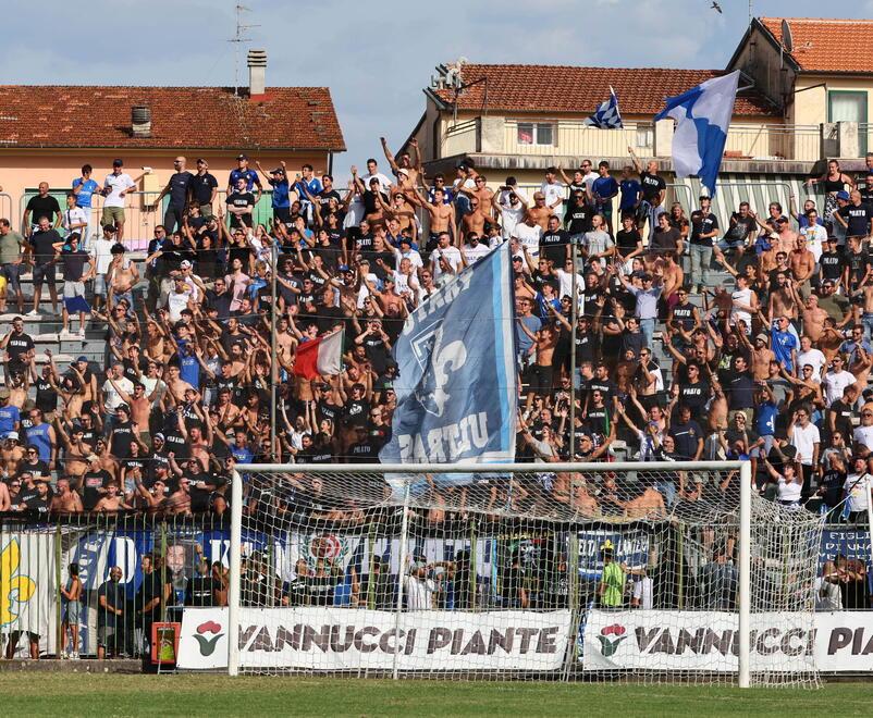 I tifosi del Prato che domani seguiranno la loro squadra per la partita al Lungobisenzio contro il Carpi