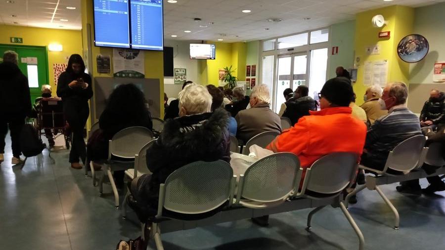 Modena, all’ospedale di Baggiovara reparti pieni: venti pazienti “parcheggiati”