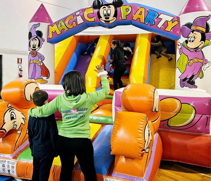 A Golfo Aranci il maltempo non ferma la Befana