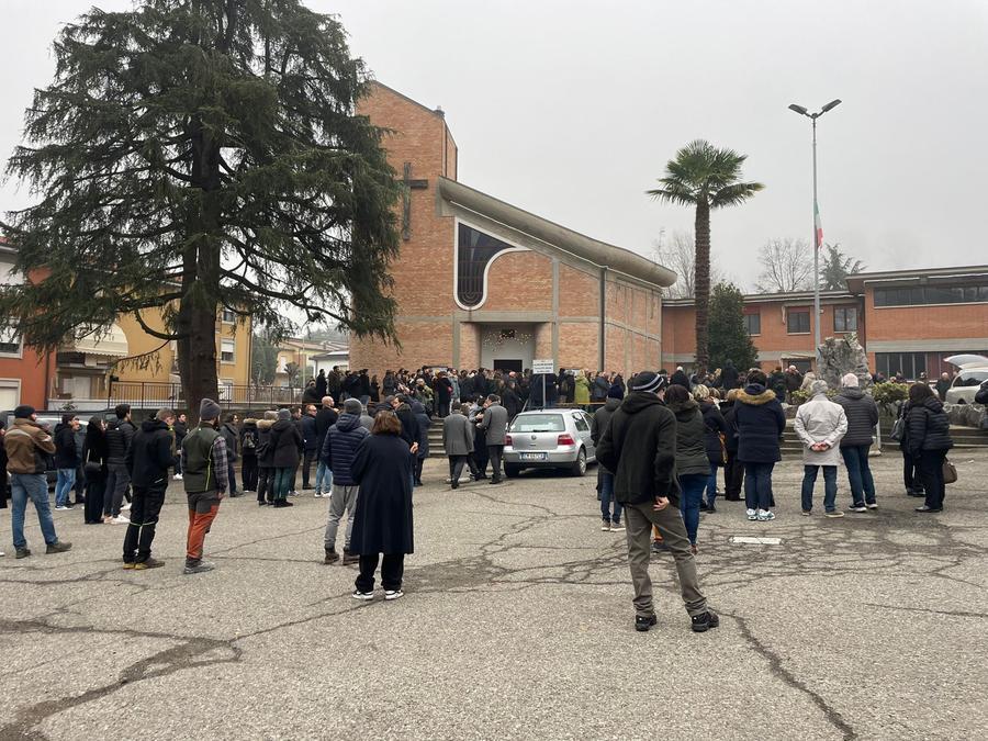 Savignano, in 300 per l’addio a Martina: «Seguiremo il tuo grande esempio»