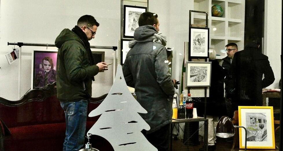 Correggio, i disegni di Pantaleoni in arte Agu alla Galleria Politeama