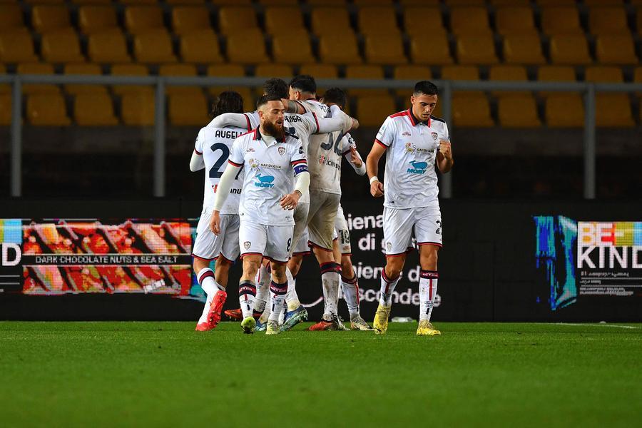 Il Cagliari soffre ma riesce ad agguantare un punto importante a Lecce